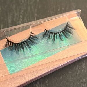 Dramatic Black False Eyelashes